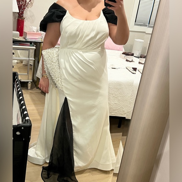 🔥HOST PICK!🔥B&W dress with pearl and rhinestone detailed ruffle - Picture 4 of 4